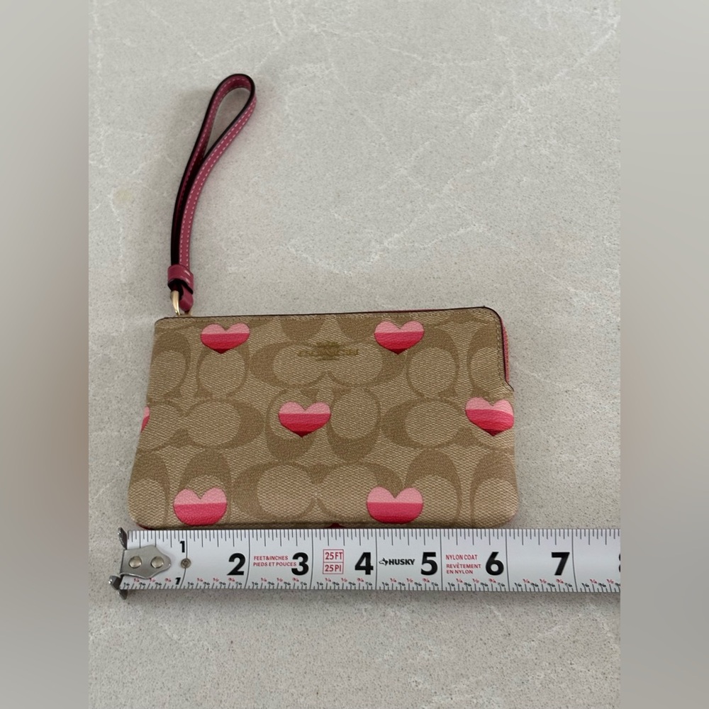 Coach Corner Zip Wristlet In Signature Canvas With Stripe Heart Print Luxury - Picture 8 of 9